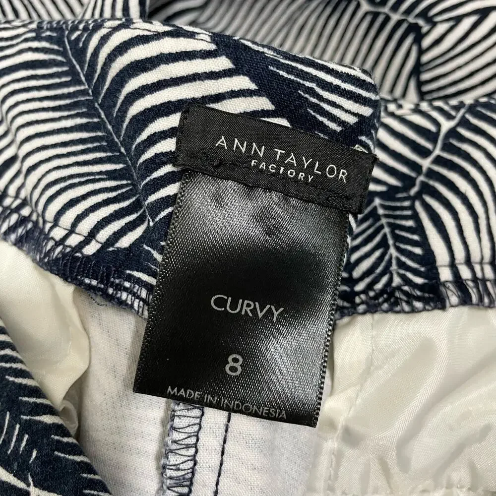 Ann Taylor Women's Blue & White Palm Print Patterned Crop Pants - Size 8 - Capri